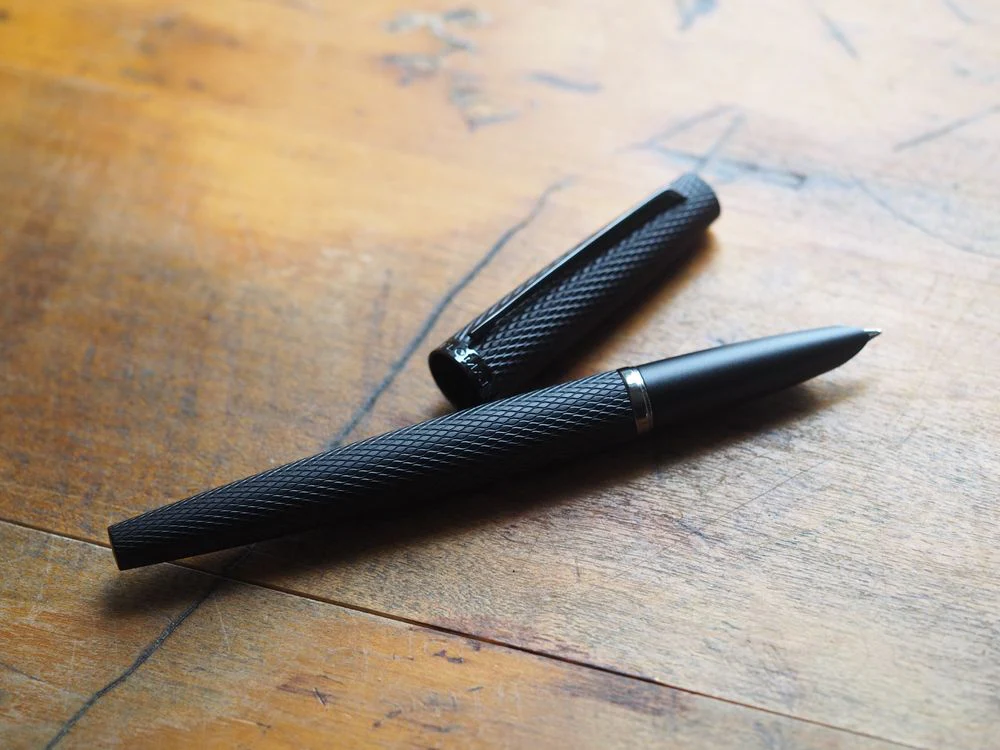 Diplomat Fountain Pen - Viper - Guilloche Black