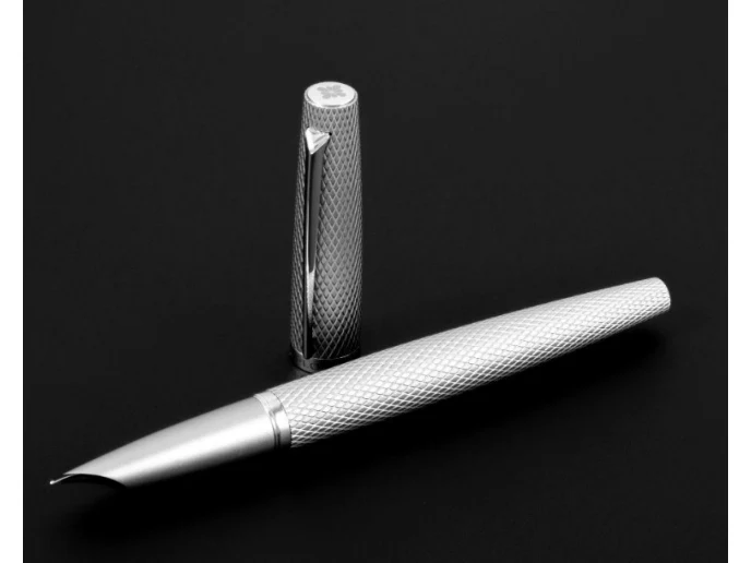 Diplomat Fountain Pen - Viper - Guilloche Silver