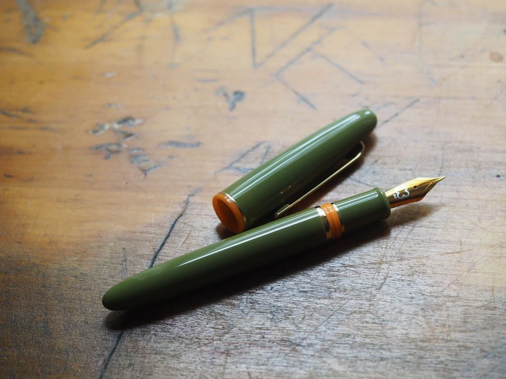 Esterbrook Estie Fountain Pen - Back to the Lands Edition - Gold Quirky Leaf - Specialty Nib