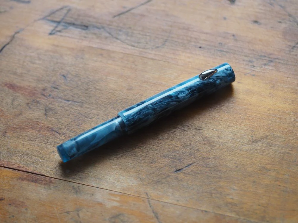 Fine Writing International Fountain Pen - Pencket V2 - Swamp Fog ST - Image 2