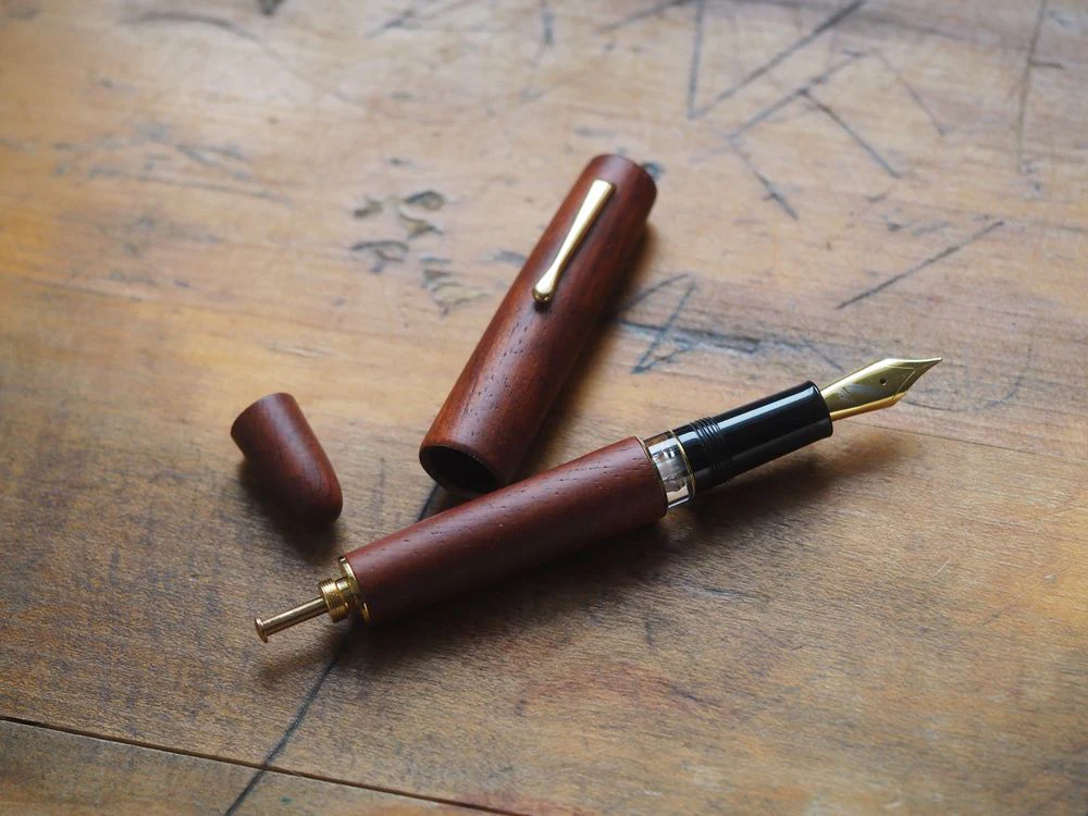 Fine Writing International Fountain Pen - Wood Vacuum - Rosewood - Image 2