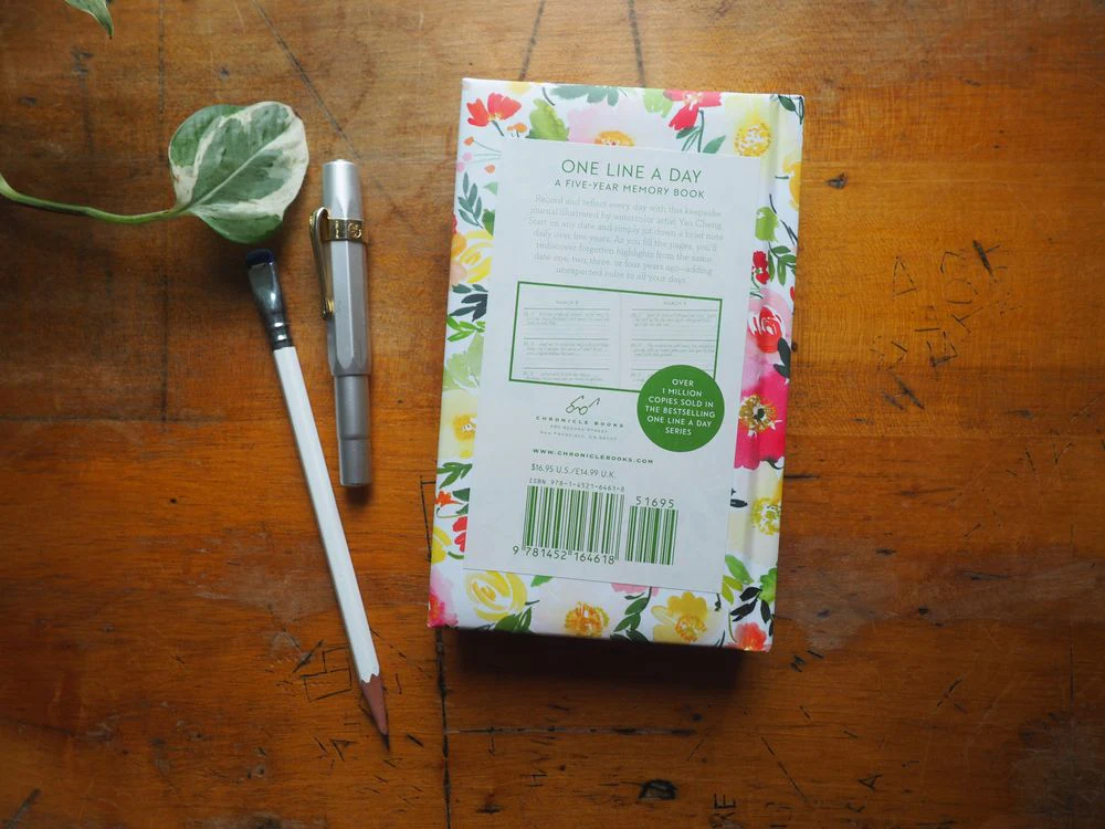 Floral One Line a Day: A Five-Year Memory Book (Blank Journal for Daily Reflections, 5 Year Diary Book) - Image 2