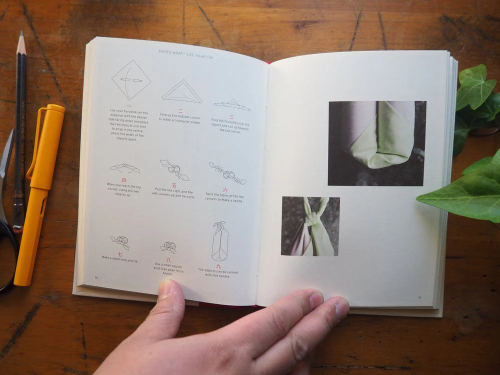 Furoshiki: And the Japanese Art of Gift Wrapping by Tomoko Kakita - Image 2