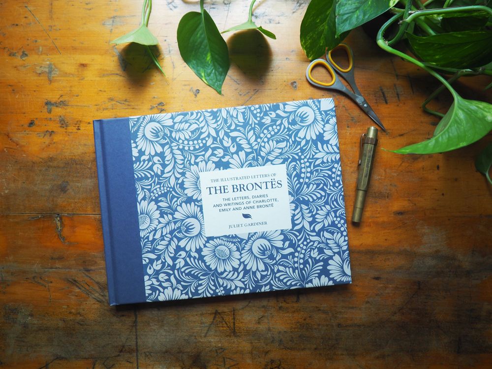 Illustrated Letters of the Brontës: The Letters, Diaries And Writings Of Charlotte, Emily And Anne Brontë by Juliet Gardiner