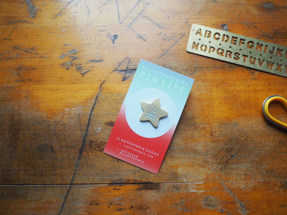 ILOOTPAPERIE - Enamel Pin - Matte Gold Star