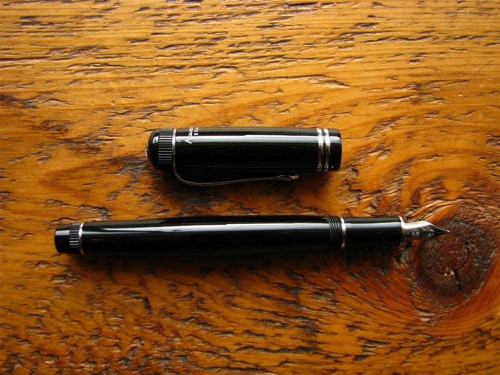 Kaweco Dia2 Fountain Pen - Black with Silver Accents