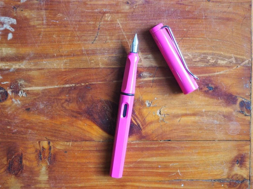 Lamy Safari Fountain Pen - Pink - Image 2