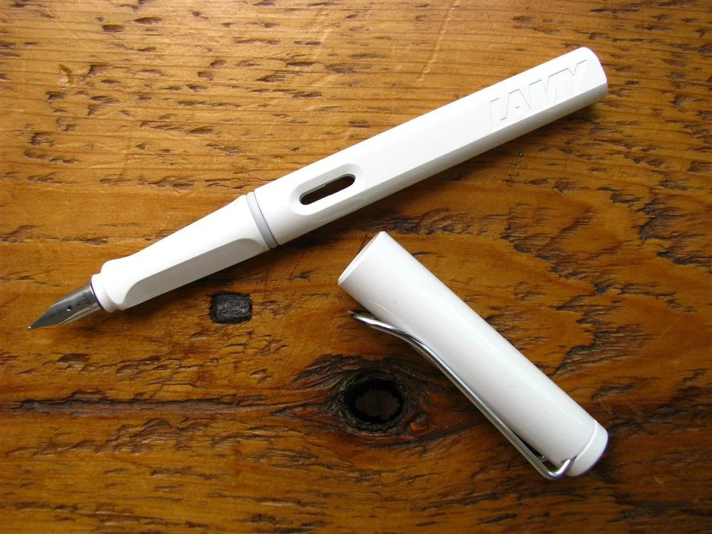 Lamy Safari Fountain Pen - White - Image 3