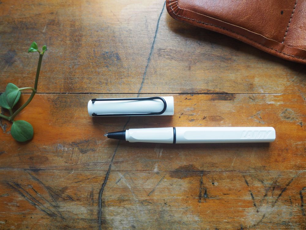 Lamy Safari Rollerball Pen - Retro Special Edition - White with Black Clip
