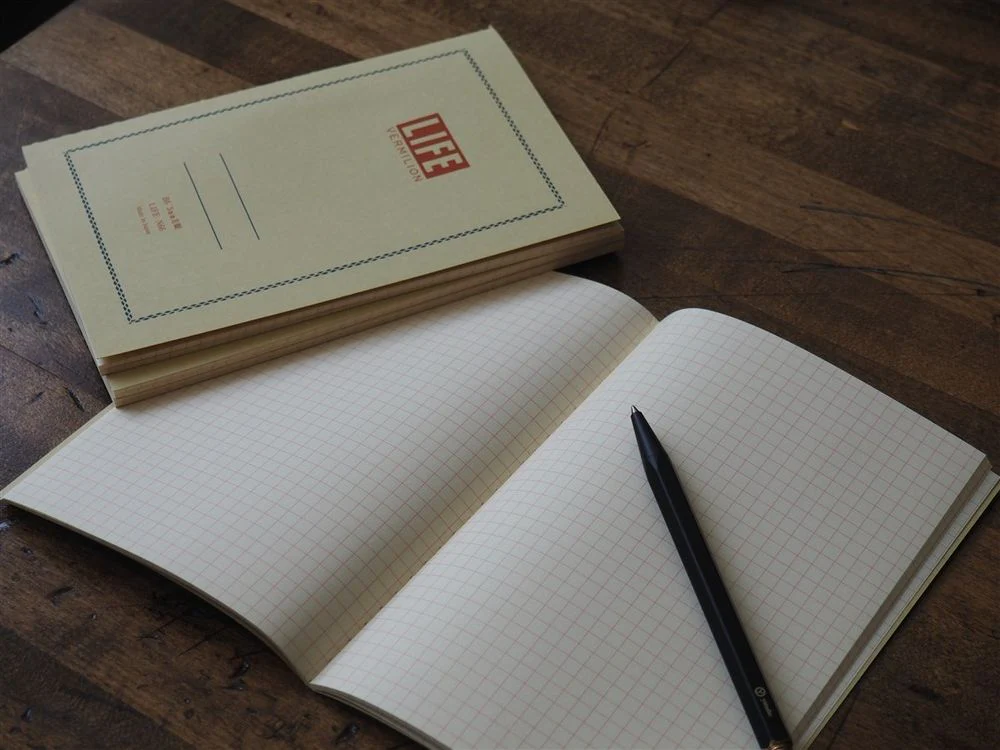 Life Japanese Stationery Vermilion Notebook B6 - Grid - Image 3