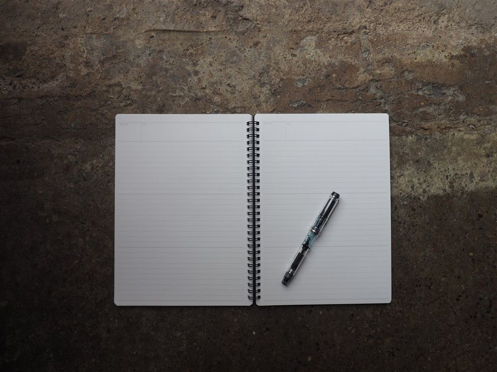 Maruman Mnemosyne Spiral Bound Notebook B5 - Lined - Image 3