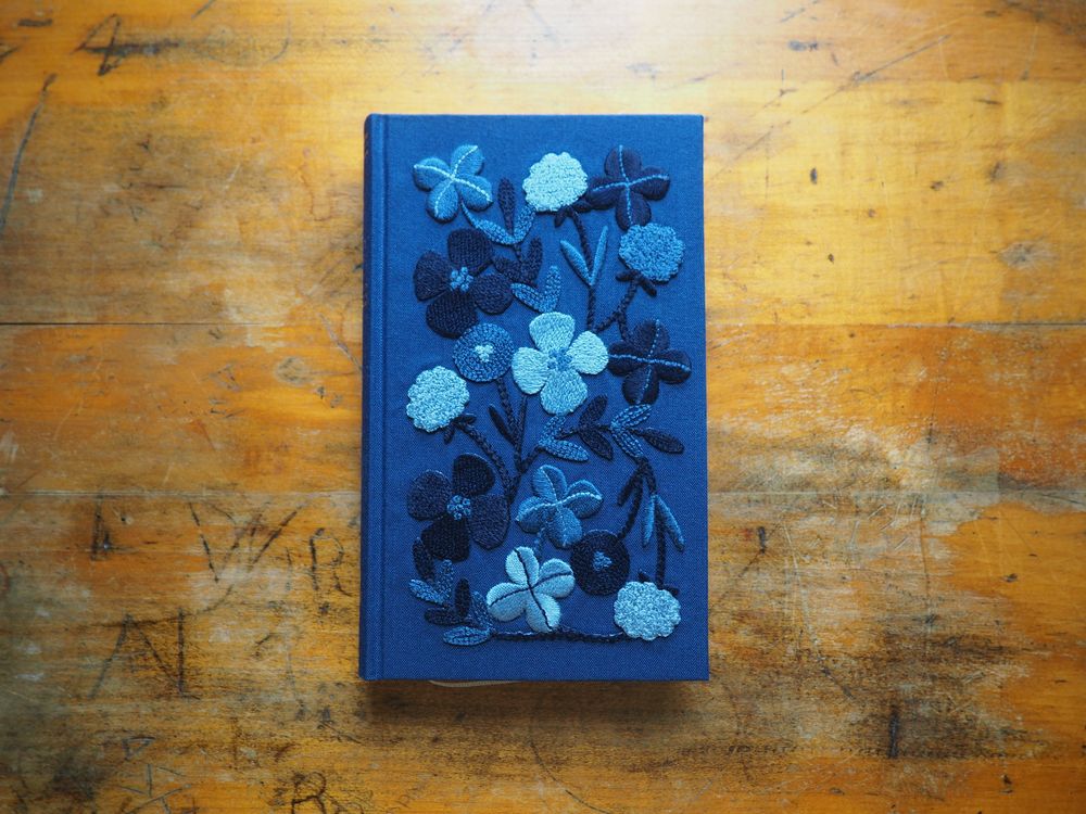 Midori 5 Years Diary - Embroidery Flower Navy
