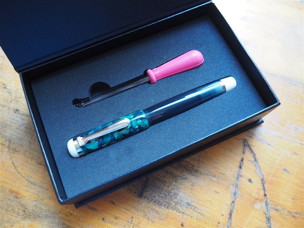 Opus 88 OMAR Fountain Pen - Green - Image 4