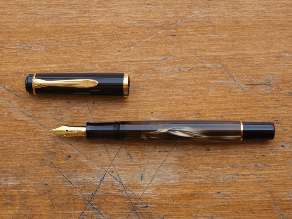 Pelikan M200 Fountain Pen - Brown-Marbled - Image 2