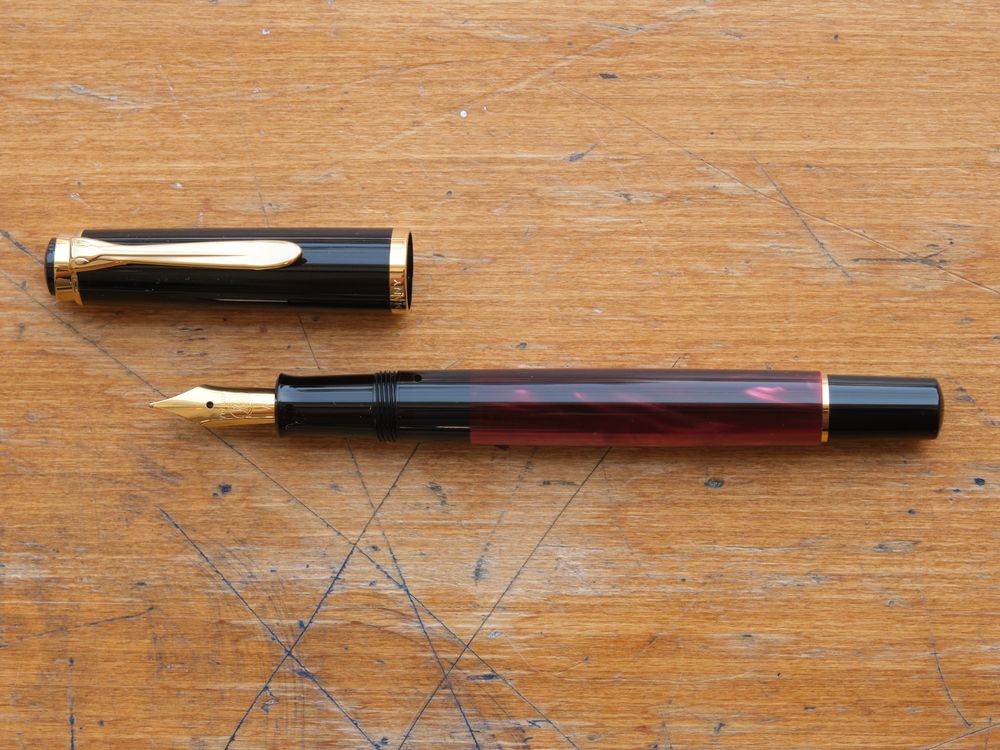 Pelikan M200 Fountain Pen - Special Edition - Red-Marbled - Image 2