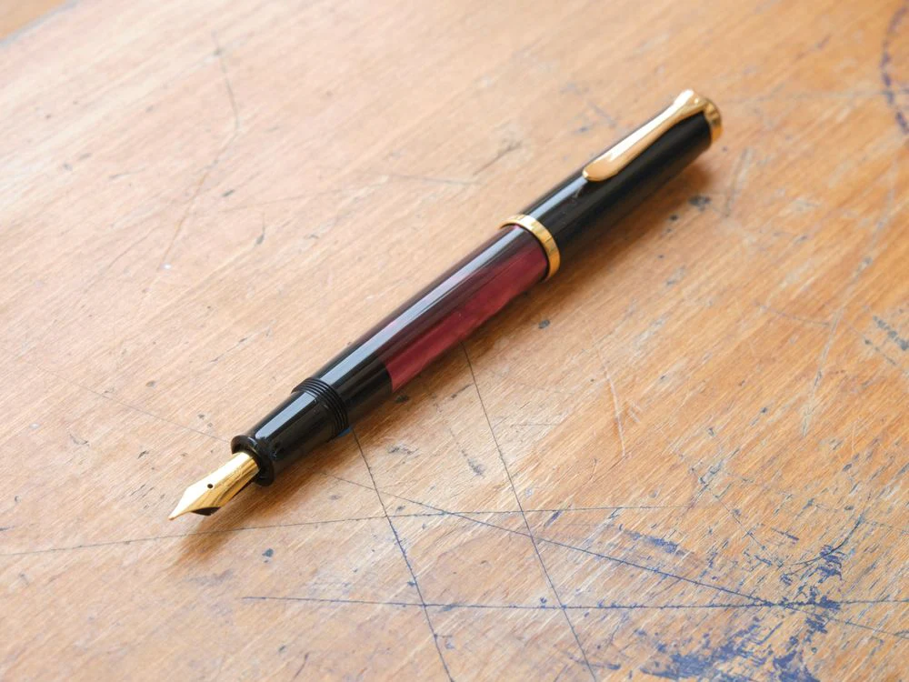 Pelikan M200 Fountain Pen - Special Edition - Red-Marbled - Image 3