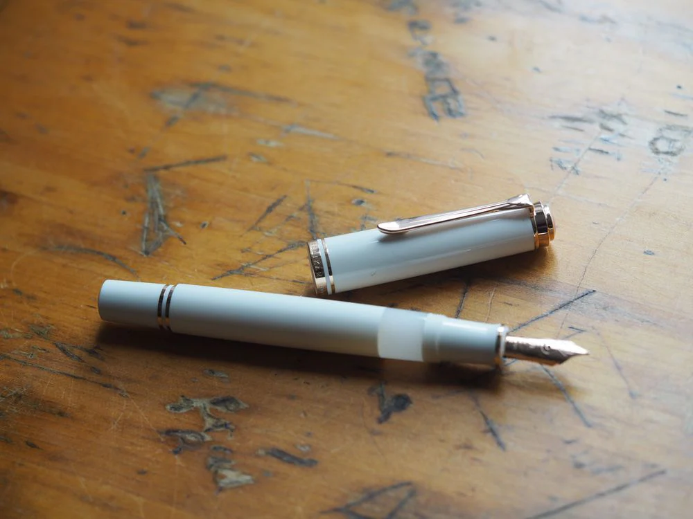 Pelikan SouverÀn M600 Fountain Pen - Special Edition - White & Rose Gold