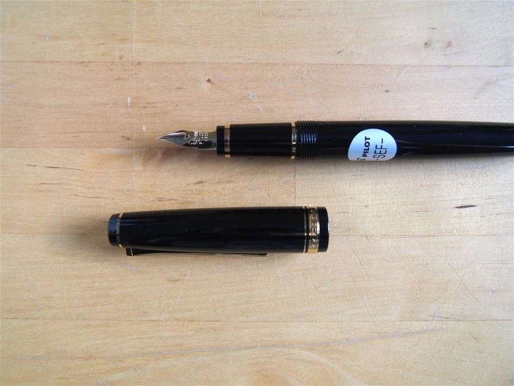 Pilot Falcon Resin Fountain Pen - Black with Gold Trim - Image 2