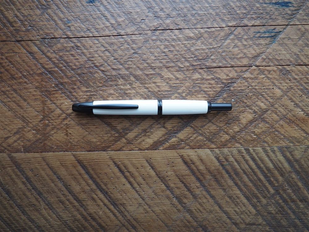 Pilot Vanishing Point Fountain Pen - Black & White