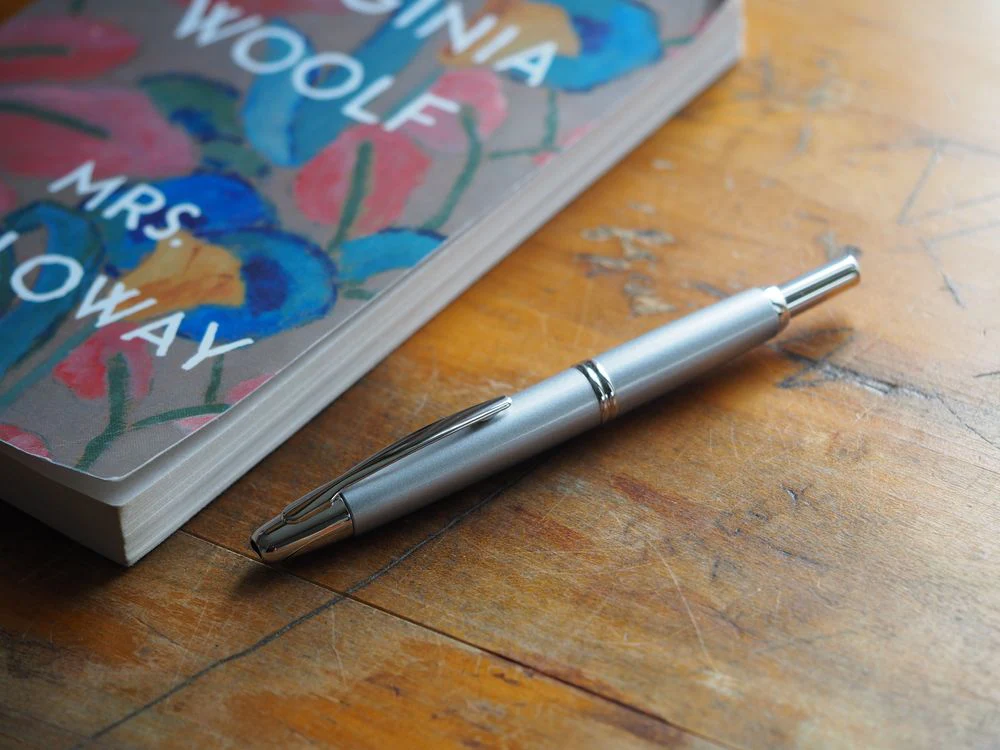 Pilot Vanishing Point Fountain Pen - Silver with Rhodium Trim