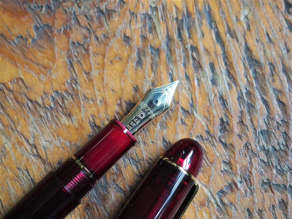 Platinum 3776 Century - Bourgogne with Gold Trim - Image 3