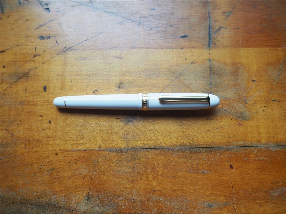 Platinum 3776 Century - Chenonceau White with Gold Trim