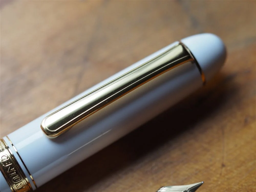 Platinum 3776 Century - Chenonceau White with Gold Trim - Image 4