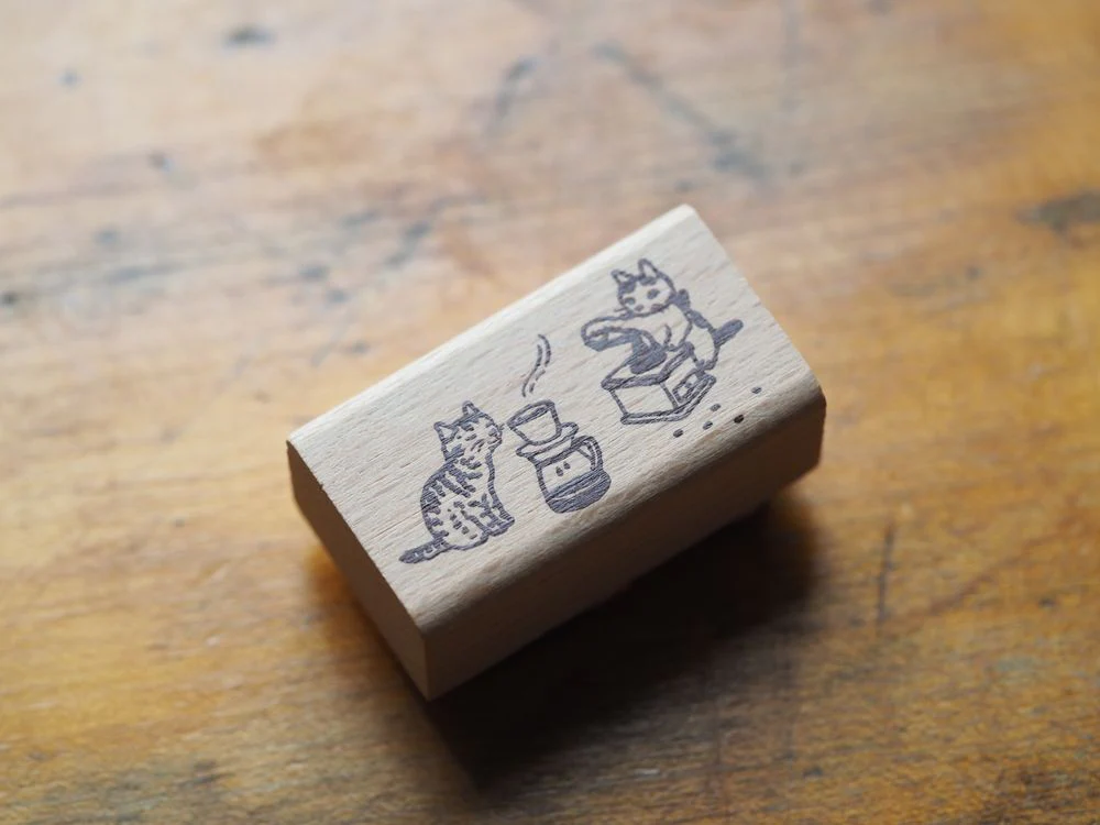 Pottering Cat - Large Seal - Coffee (LH-22)