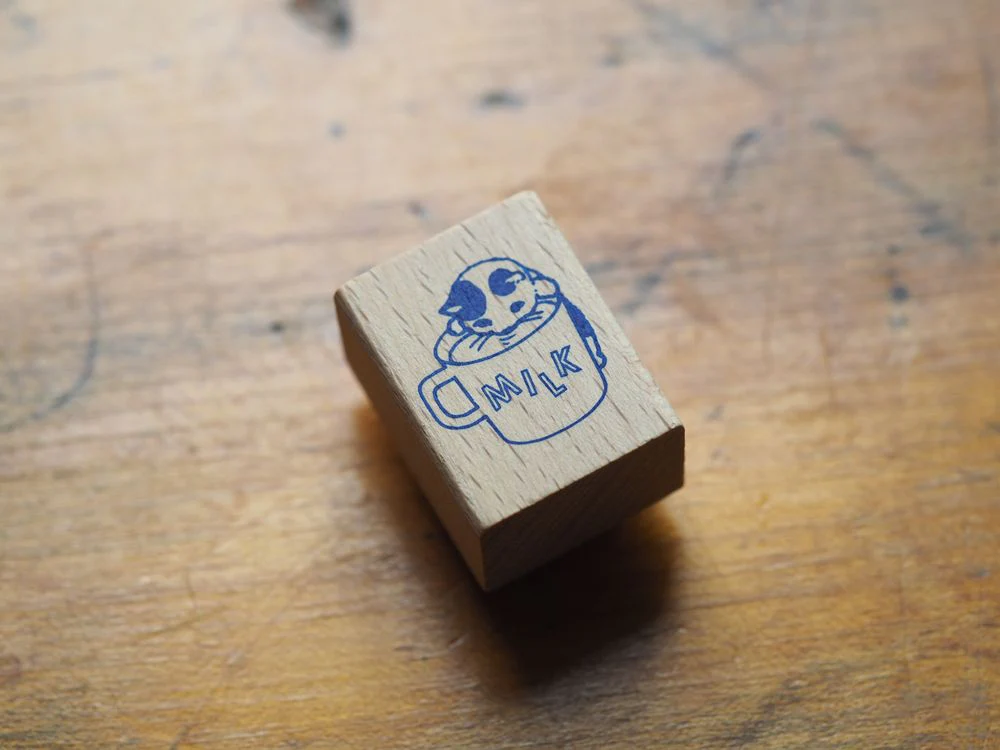 Pottering Cat - Small Seal - Milk (SH-16)