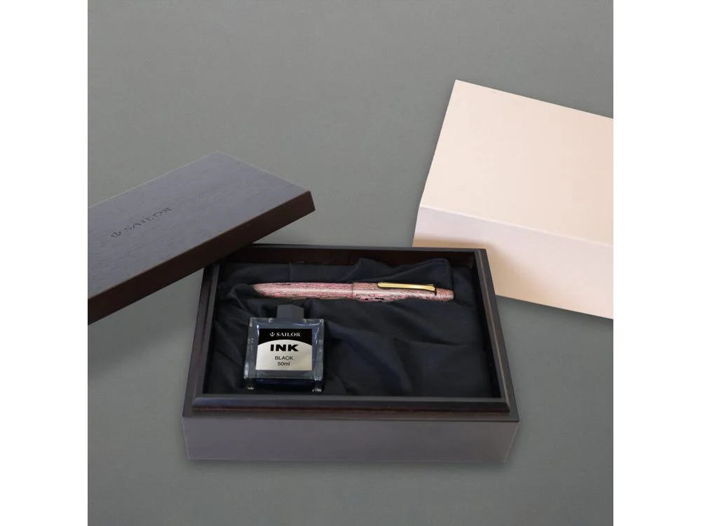 Sailor King of Pen Fountain Pen - Bespoke - Umesaki Naginata Togi Ebonite - Image 6