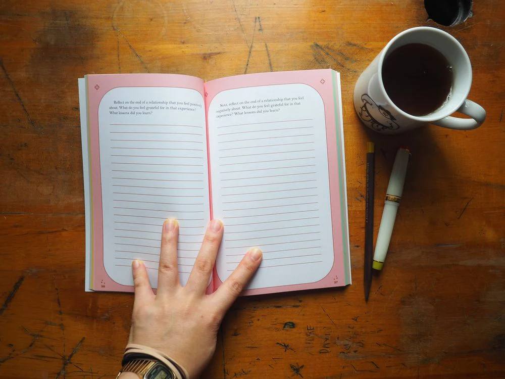 The Gift of Gratitude: A Guided Journal for Counting Your Blessings by Louise Hay - Image 4