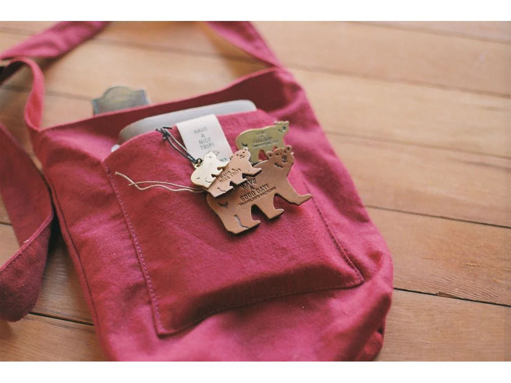 Traveler's Factory - Holiday 2025 Items - Limited Edition - Sacoche Red - Image 2