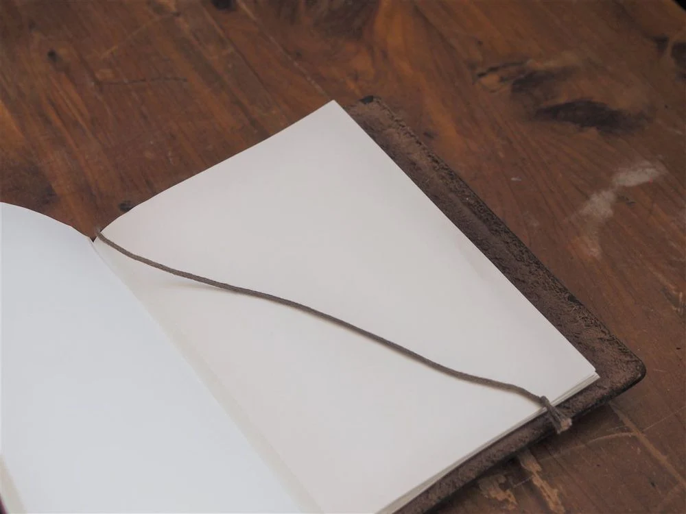 Traveler's Notebook Passport Size - Brown Leather - Image 4