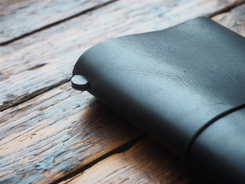 Traveler's Notebook Regular Size - Black Leather - Image 3