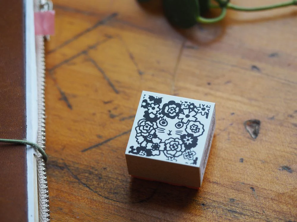 Tsuna Stamp - Cat with Flowers (tsuna-01)