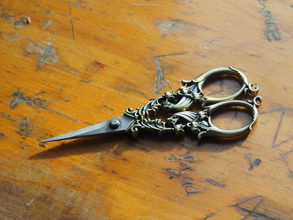 Tulip Garden Embroidery Scissors - Antique Gold