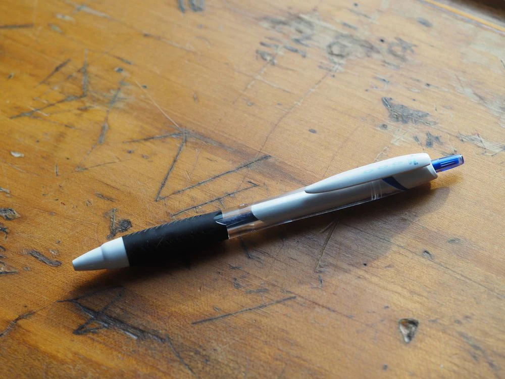 Uni Jetstream Ballpoint Pen - 0.5mm - White (Blue Ink)